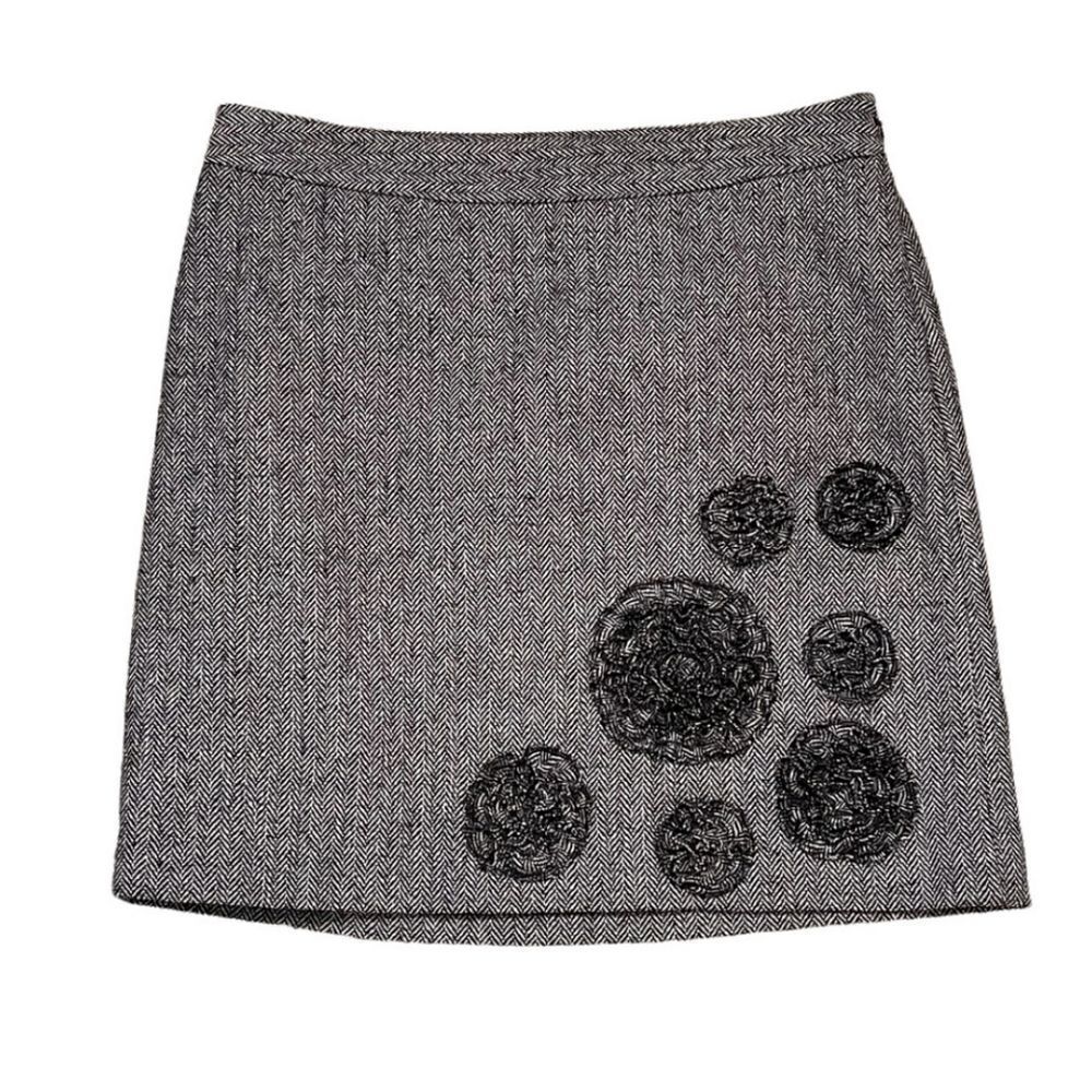 Ann TAYLOR LOFT Black & White Herringbone Flower Appliqué Skirt Size 2